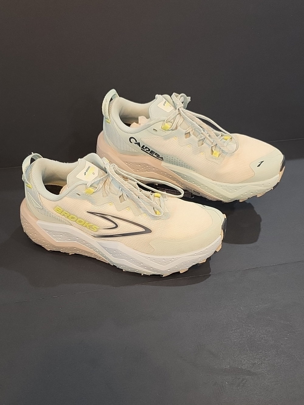 Brooks Caldera 8 Women’s White with Light Yellow Trail Running Sneakers Size 10